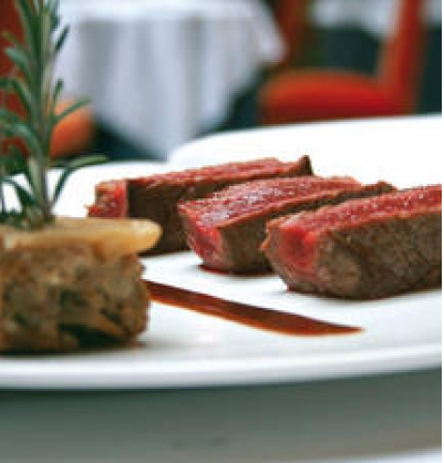 Filet De Bœuf Et Gateau De Celeri Aux Champignons Des Bois Qualite Viande Aquitaine